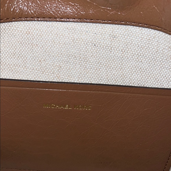 Michael Kors Darrington Large Crackle Brown Leather Crossbody - Picture 12 of 16